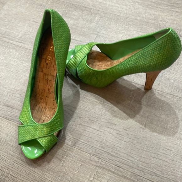 EUC Nine West Lime Green Cork Peep Toe High Heels Size 10 - Picture 1 of 6